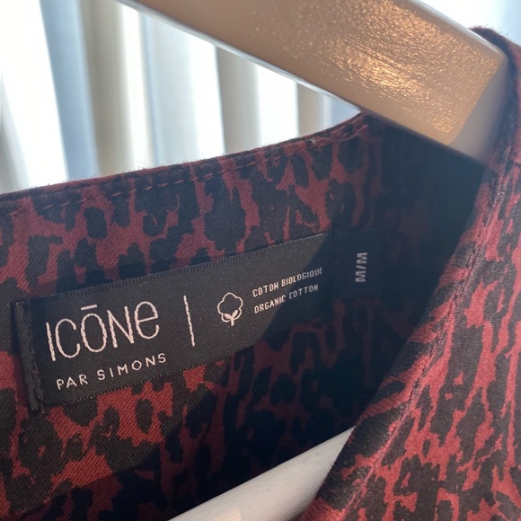 Super cute top M Simons. Burgundy and leopard. - Picture 4 of 4